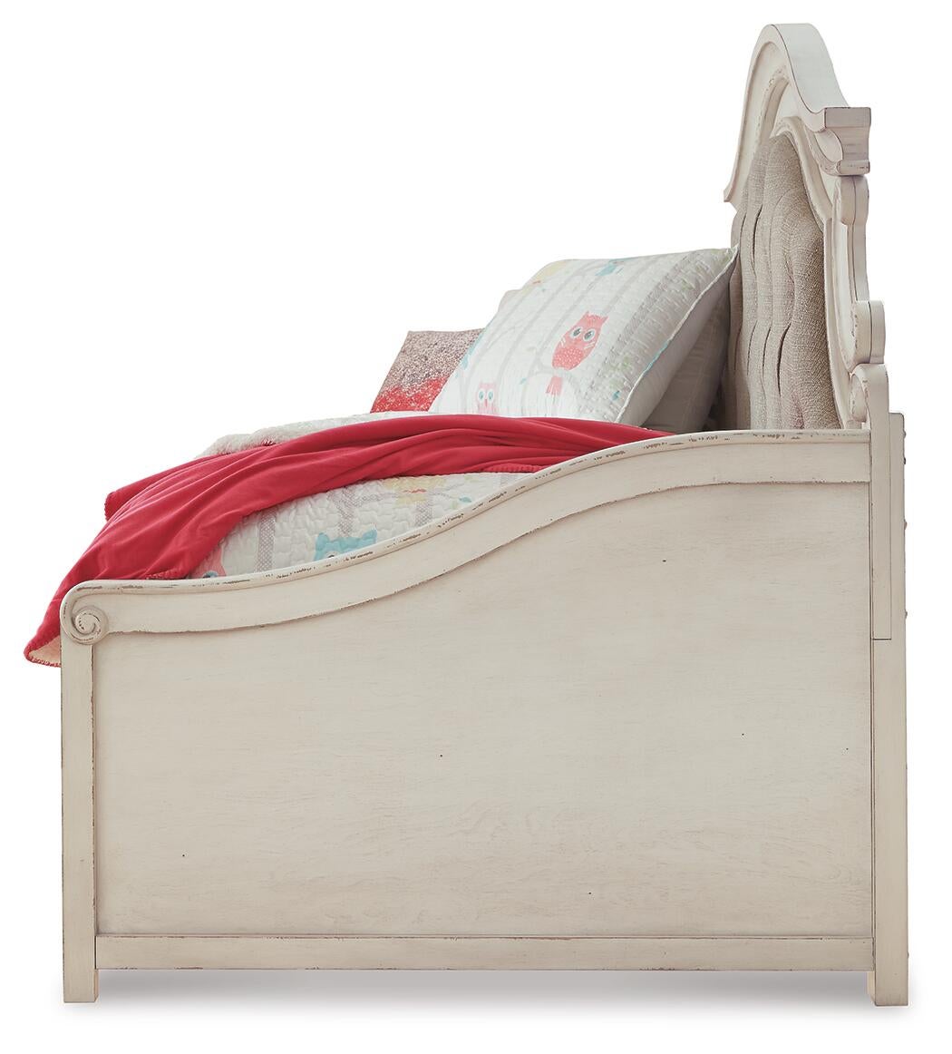 Cama de día doble Realyn con 1 cajón de almacenamiento grande