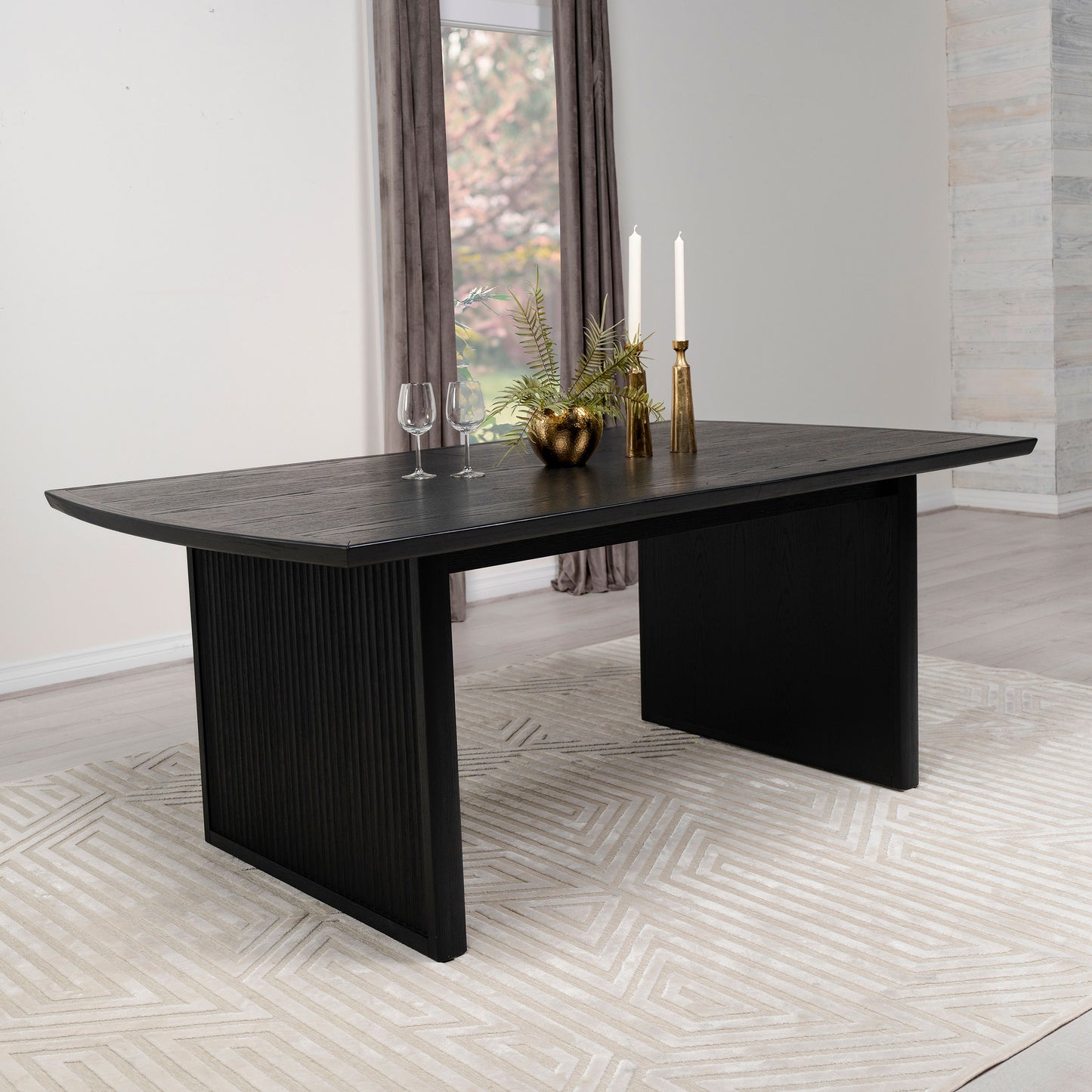 Mesa de comedor Brookmead de 100 pulgadas con hojas extensibles, color negro
