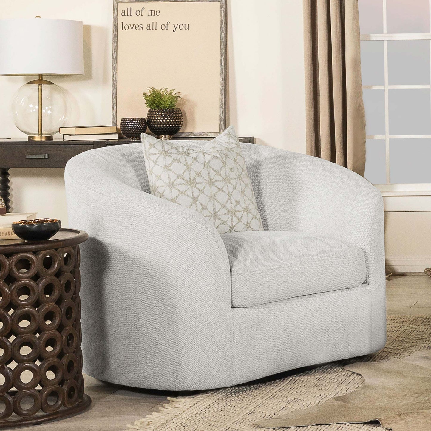 Sillón Rainn Boucle tapizado con brazos inclinados, color Latte