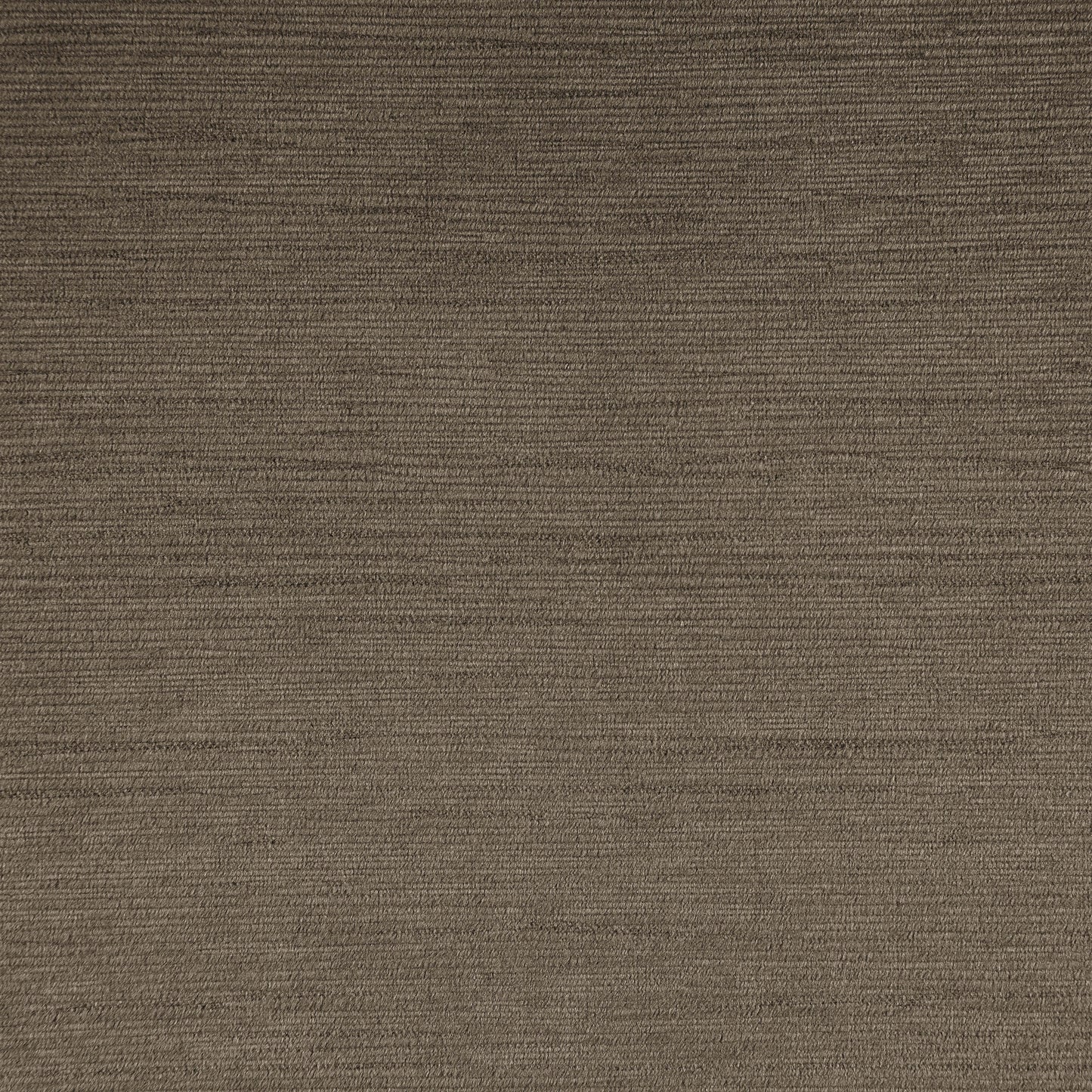 Sillón tapizado Ricci con brazos tipo silla de montar, color trufa