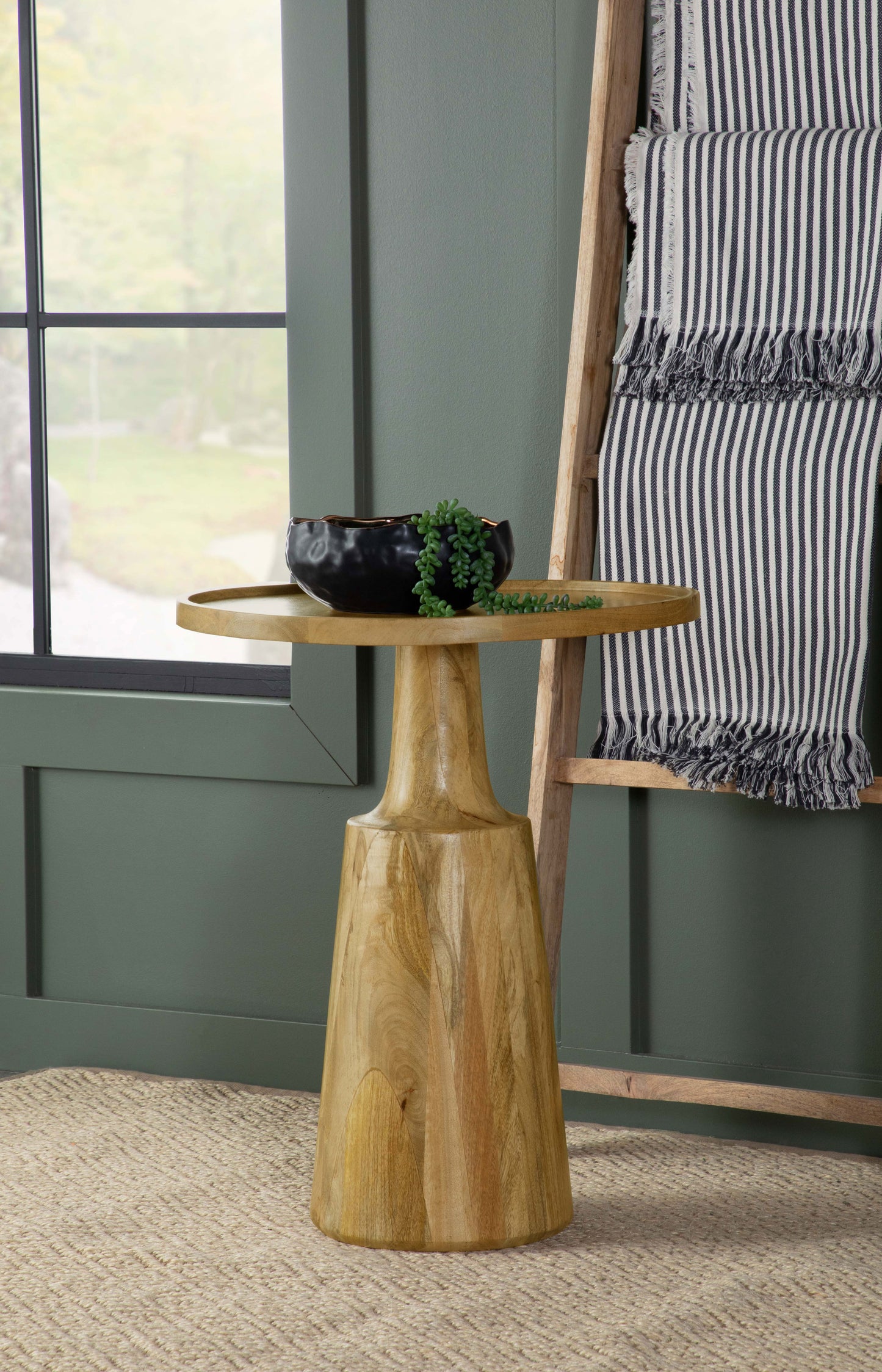 Mesa auxiliar redonda Ixia de madera maciza de mango, color natural